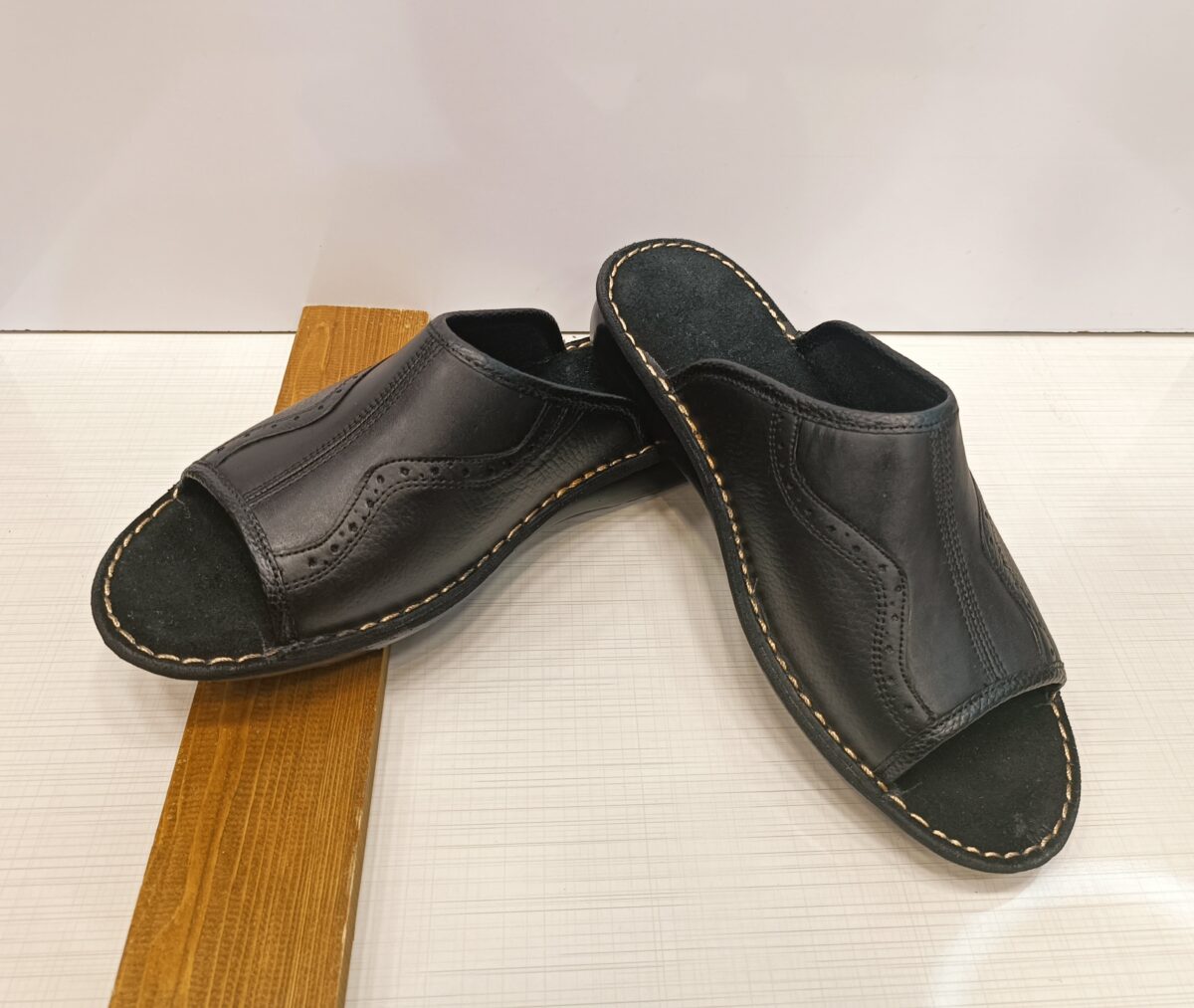دمپایی چرم مردانه مدل دو تیکه مشکی